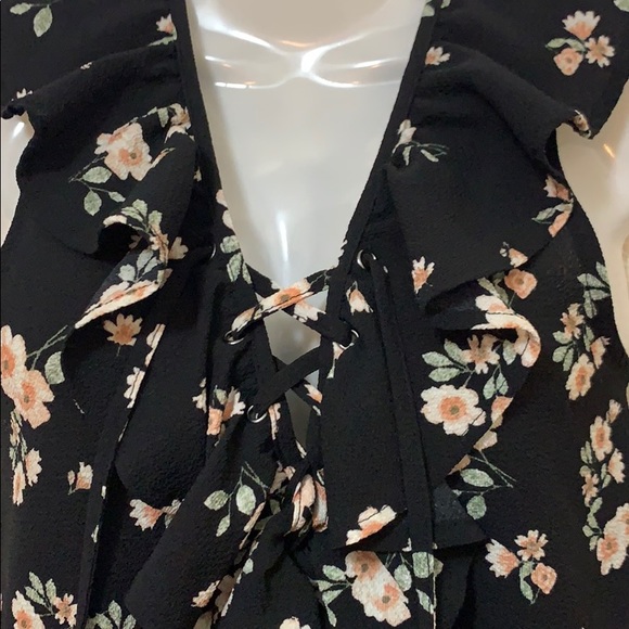 BUNDLE‎ - 3 tops!! - Picture 2 of 8